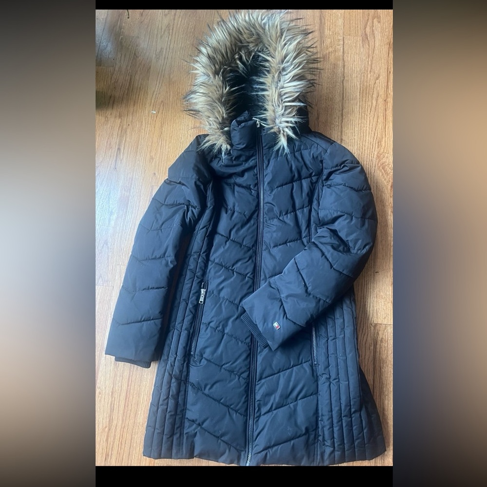 Tommy Hilfiger Women's long. Black Quilted Jacket with Faux Fur trim.